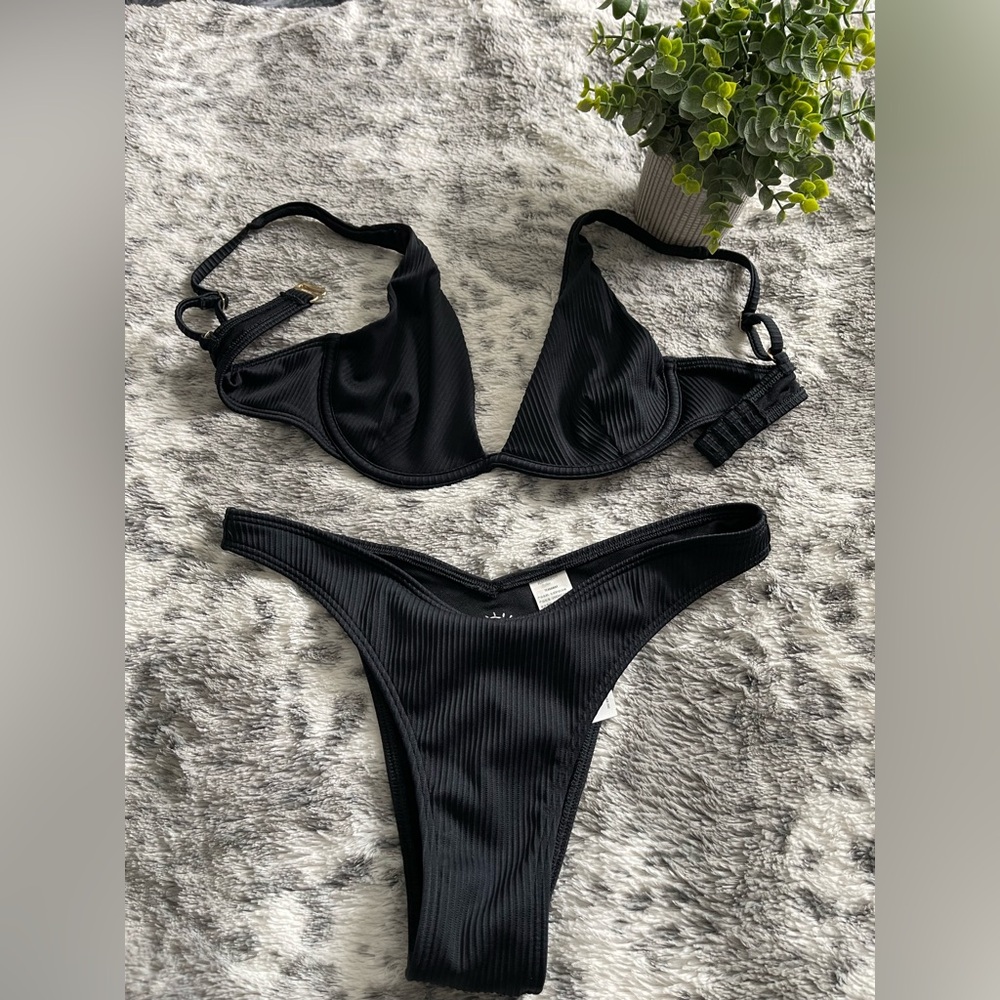 Hollister - Black Bikini Set